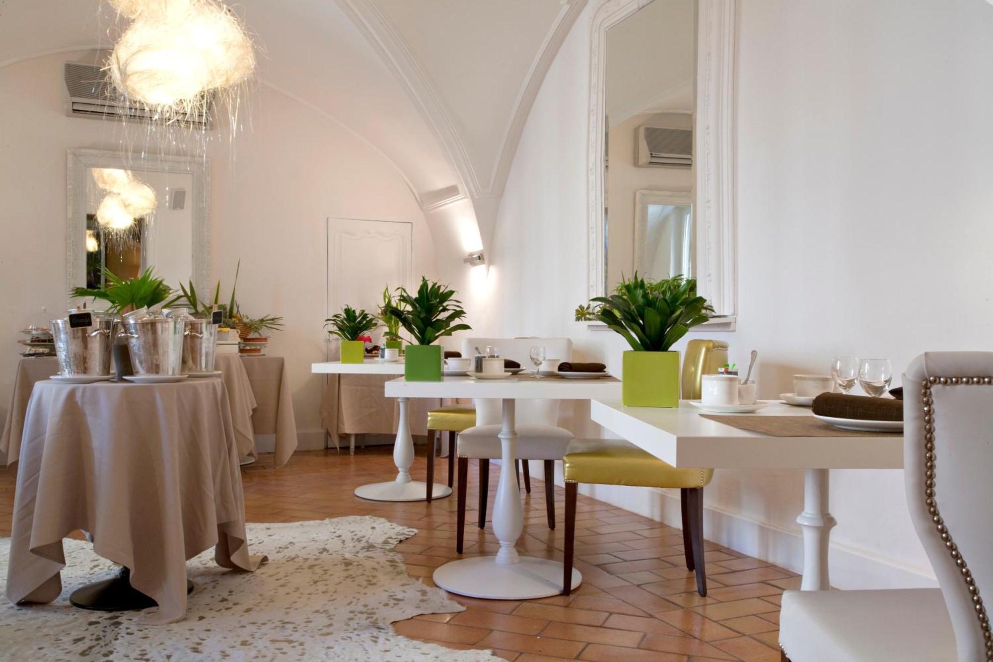 Le Castellas Hotel & Spa - Teritoria Collias 外观 照片