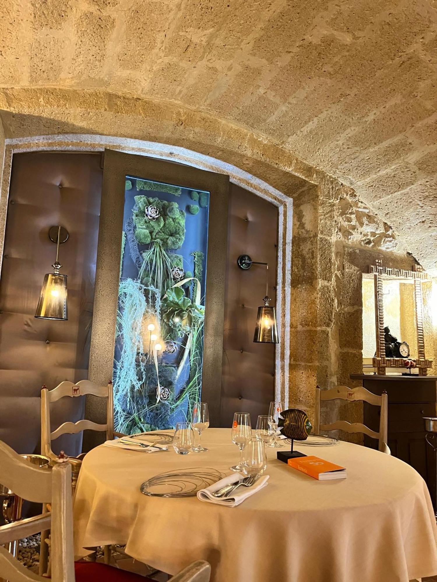 Le Castellas Hotel & Spa - Teritoria Collias 外观 照片